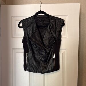 Vintage BEBE Black Sleeveless Leather vest
100% leather front